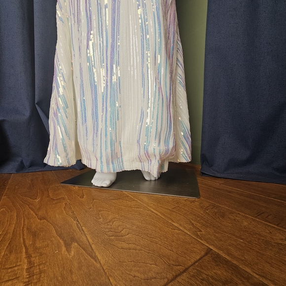NWT - Stunning White Strapless Mermaid Dress with Iridescent Sequins - XS - Picture 11 of 15